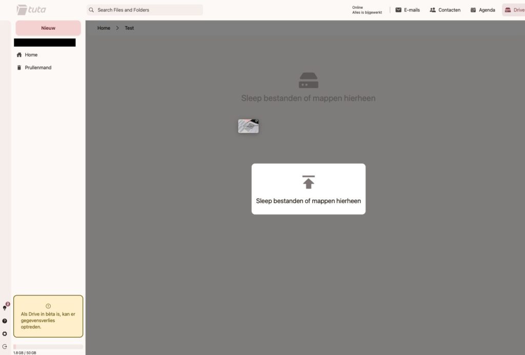 Drag-and-drop upload in Tuta Drive: een afbeelding wordt in de map 'Test' gesleept met een zichtbare uploadoverlay